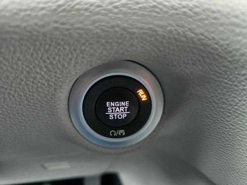 Used 2023 Chrysler Pacifica Touring-L FWD image 25