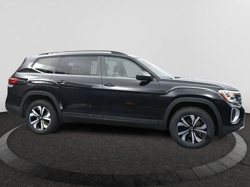 Used 2025 Volkswagen Atlas SE image 8