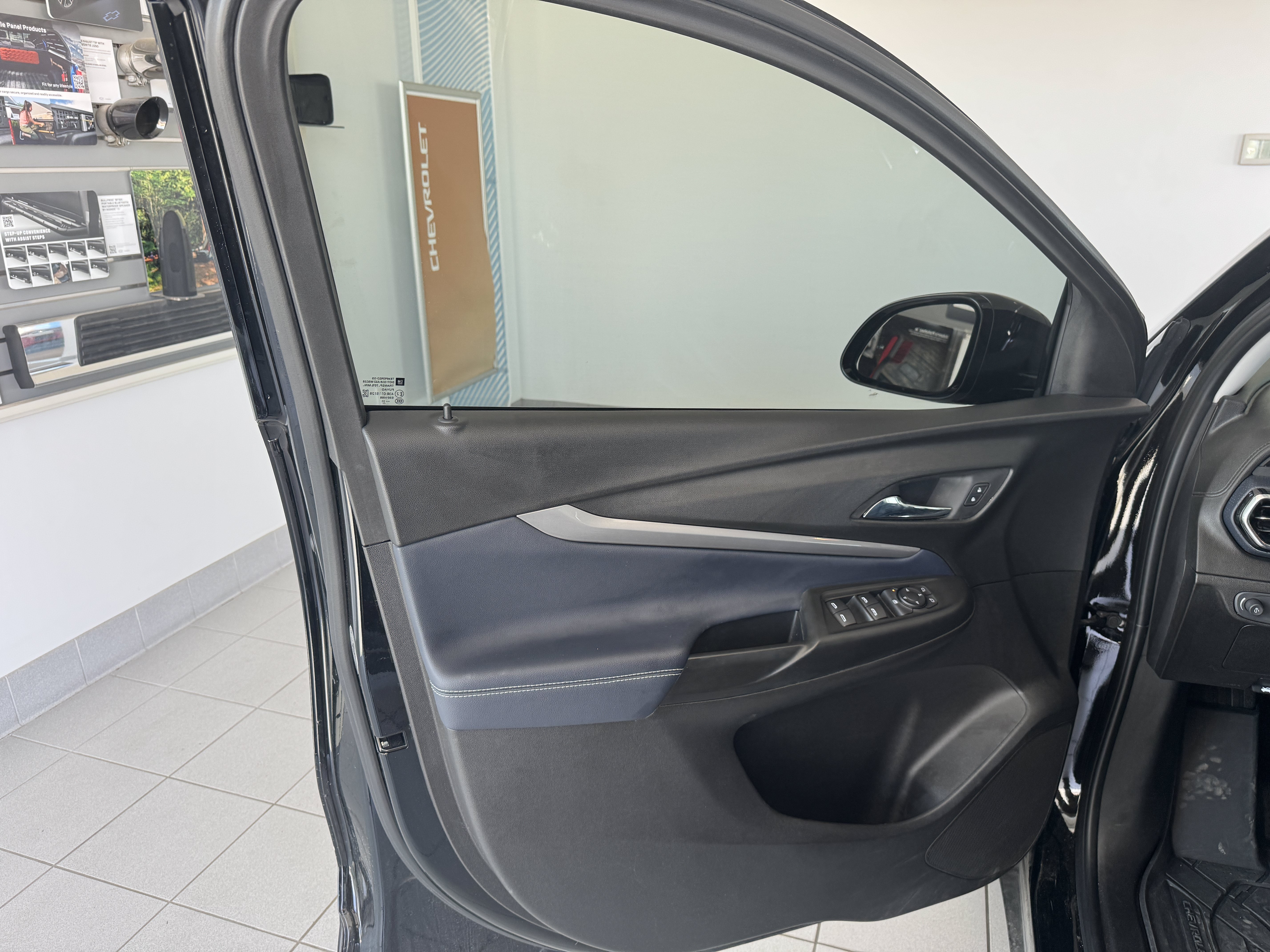 Used 2022 Chevrolet Bolt EUV Premier w/ Super Cruise Package FWD image 10