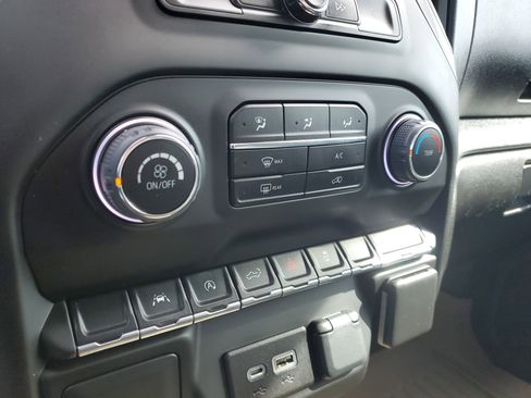 Used 2022 Chevrolet Silverado 1500 Custom image 25