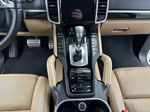 Used 2014 Porsche Cayenne Turbo AWD/4WD image 16