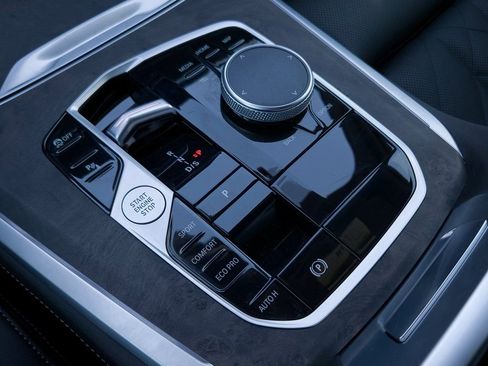 Used 2025 BMW X5 sDrive40i w/ Parking Assistance Package image 13