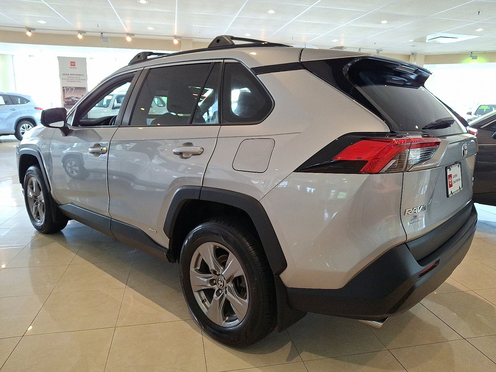 Certified 2022 Toyota RAV4 LE w/ Carpet Mat Package (TMS) AWD/4WD image 5