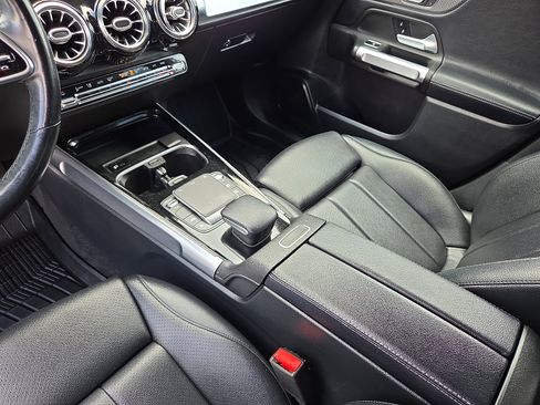 Used 2021 Mercedes-Benz GLB 250 4MATIC image 25