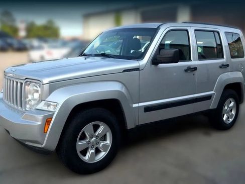 Used 2012 Jeep Liberty Sport image 14