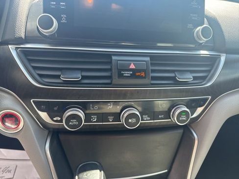 Used 2018 Honda Accord Touring image 20