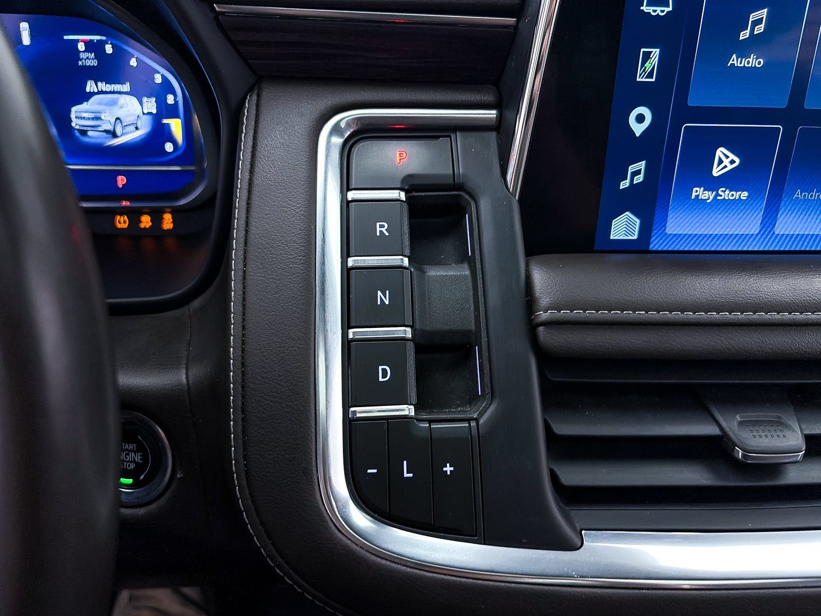 Used 2023 Chevrolet Tahoe Z71 w/ Luxury Package AWD/4WD image 28