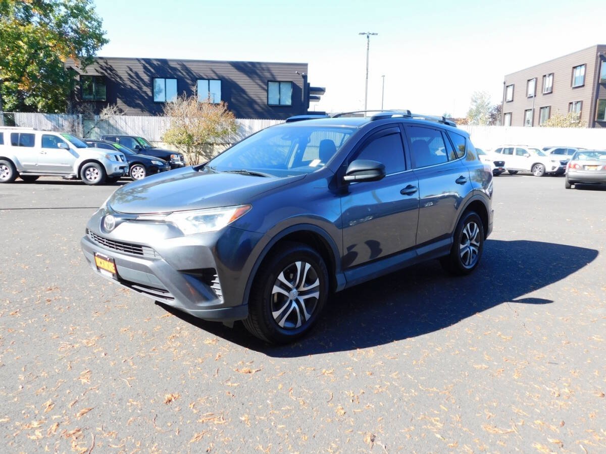 Used 2017 Toyota RAV4 LE w/ All Weather Liner Package AWD/4WD image 4