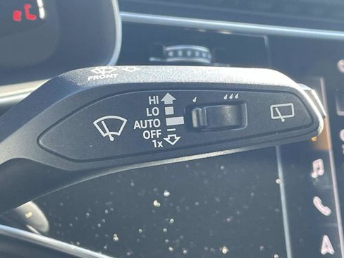 Used 2022 Audi Q8 Premium Plus image 28