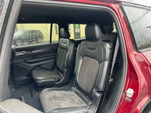 Used 2023 Jeep Grand Cherokee L Laredo image 18