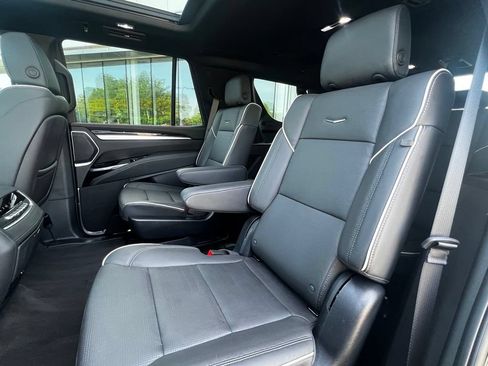 Used 2025 Cadillac Escalade Premium Luxury AWD/4WD image 20
