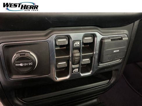 Used 2023 Jeep Wrangler Unlimited Sport AWD/4WD image 5