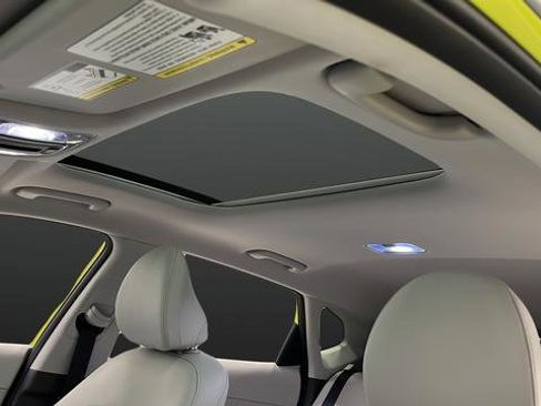 Used 2024 Hyundai Kona Limited image 12