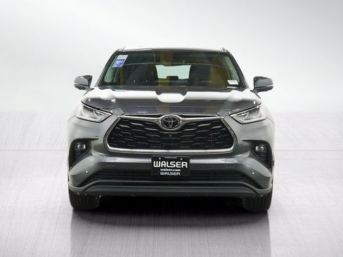 Used 2024 Toyota Highlander Limited AWD/4WD image 8