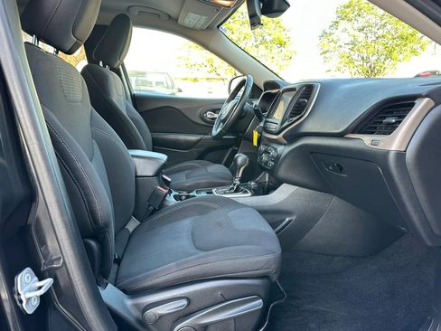 Used 2016 Jeep Cherokee Latitude AWD/4WD image 21
