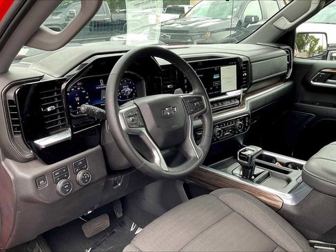 Used 2024 Chevrolet Silverado 1500 LT Trail Boss image 13