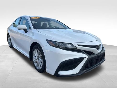 Used 2024 Toyota Camry SE FWD image 9