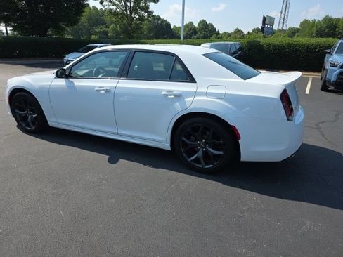 Used 2022 Chrysler 300 S w/ Comfort Group RWD image 8