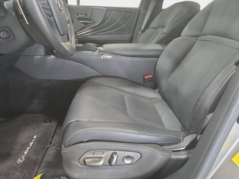 Used 2023 Lexus LS 500 w/ Accessory Package (Z2) RWD image 28