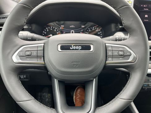 Used 2025 Jeep Compass Limited AWD/4WD image 29