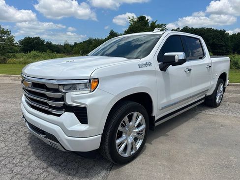 Used 2024 Chevrolet Silverado 1500 High Country AWD/4WD image 2