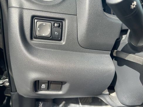 Used 2016 Nissan Versa Note SV FWD image 17