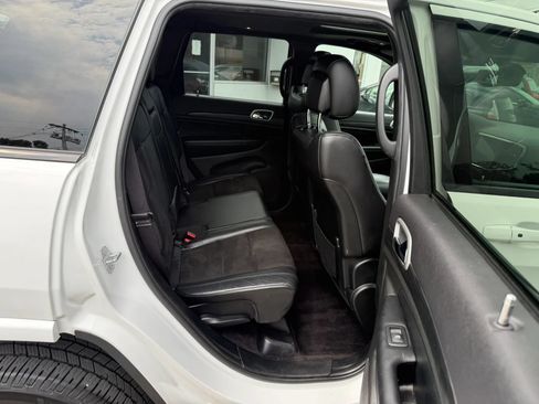 Used 2019 Jeep Grand Cherokee Altitude AWD/4WD image 12