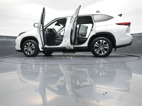 Certified 2023 Toyota Highlander XLE image 51