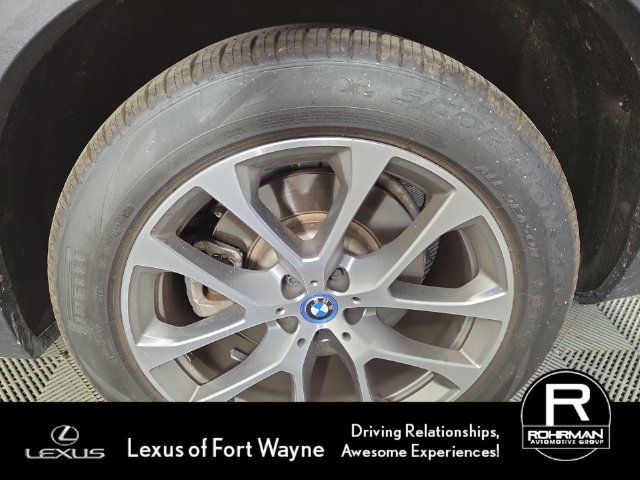 Used 2025 BMW X5 xDrive50e AWD/4WD image 12