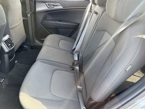 Used 2024 Kia Sportage LX image 18