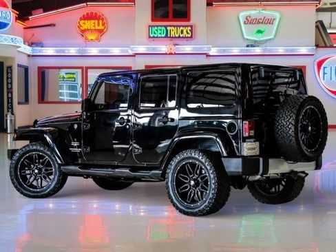 Used 2015 Jeep Wrangler Unlimited Sahara w/ Connectivity Group image 4