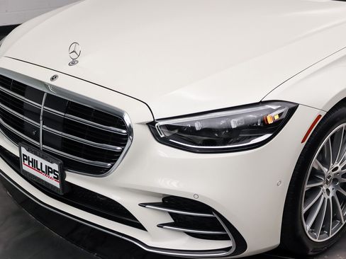 Used 2022 Mercedes-Benz S 500 4MATIC w/ AMG Line Package image 9