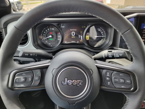 Used 2025 Jeep Wrangler Unlimited Sport S 4xe AWD/4WD image 8