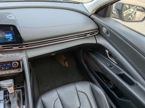 Certified 2024 Hyundai Elantra Limited FWD image 18