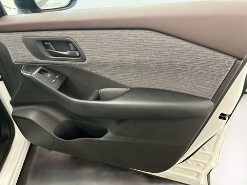 Used 2023 Nissan Rogue S AWD/4WD image 32
