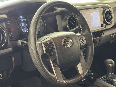Used 2023 Toyota Tacoma TRD Off-Road w/ Technology Package AWD/4WD image 13