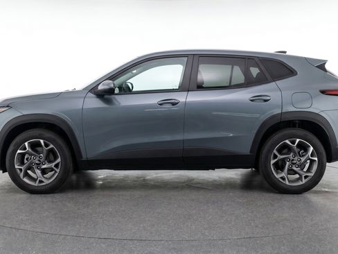Used 2025 Chevrolet Trax LT FWD image 5