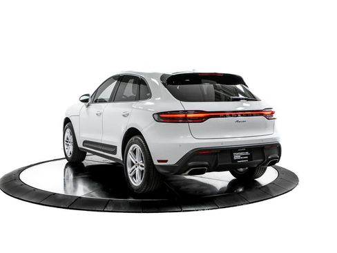 Certified 2024 Porsche Macan AWD/4WD image 3