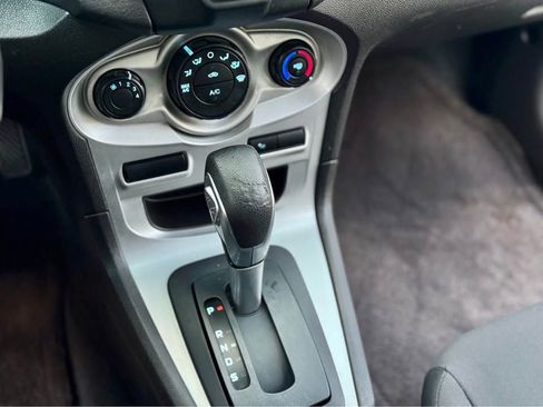 Used 2014 Ford Fiesta SE image 9