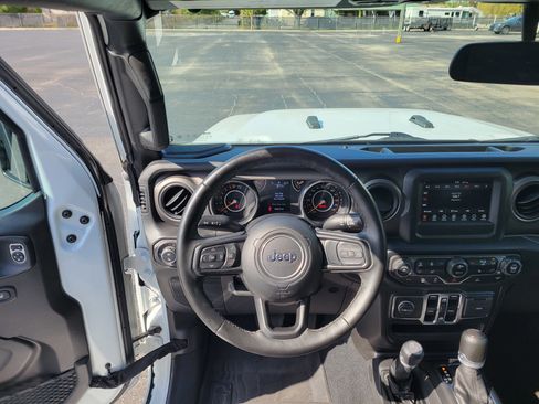 Used 2022 Jeep Gladiator Willys image 14