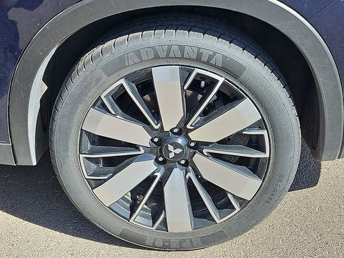 Used 2025 Mitsubishi Outlander AWD image 5