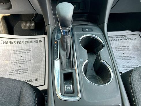 Used 2024 Chevrolet Equinox LT FWD image 20