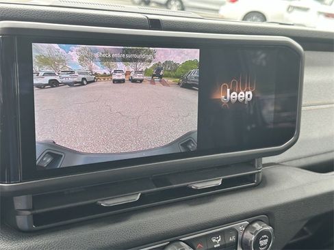 New 2025 Jeep Gladiator Sport image 28