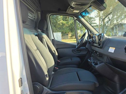 Used 2025 Mercedes-Benz Sprinter 2500 image 10