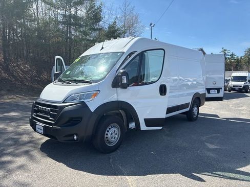 Used 2024 RAM ProMaster 2500 w/ Convenience Group FWD image 17