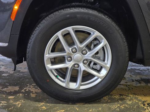 New 2025 Jeep Grand Cherokee L Laredo image 15