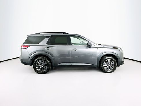 Used 2024 Nissan Pathfinder SV image 10