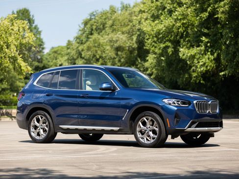 Used 2023 BMW X3 xDrive30i w/ Premium Package image 5
