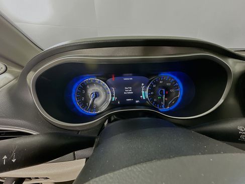 Used 2020 Chrysler Pacifica Touring-L Plus w/ Tire & Wheel Group image 14