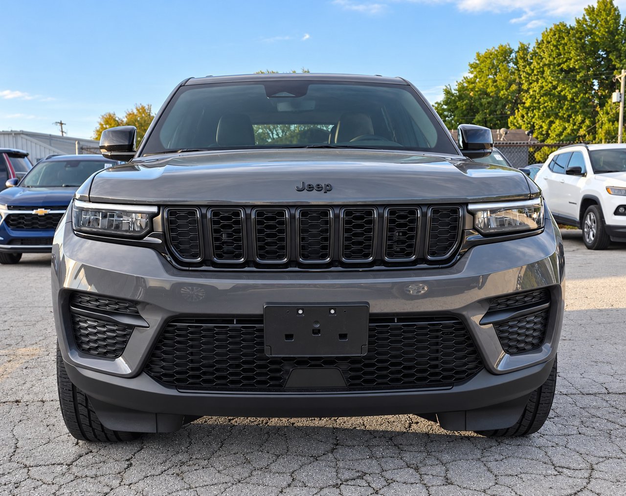 Used 2023 Jeep Grand Cherokee Altitude AWD/4WD image 8